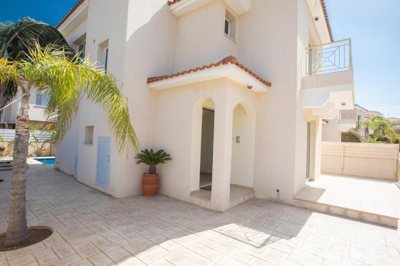 George'S Lux Villa Protaras Bagian luar foto