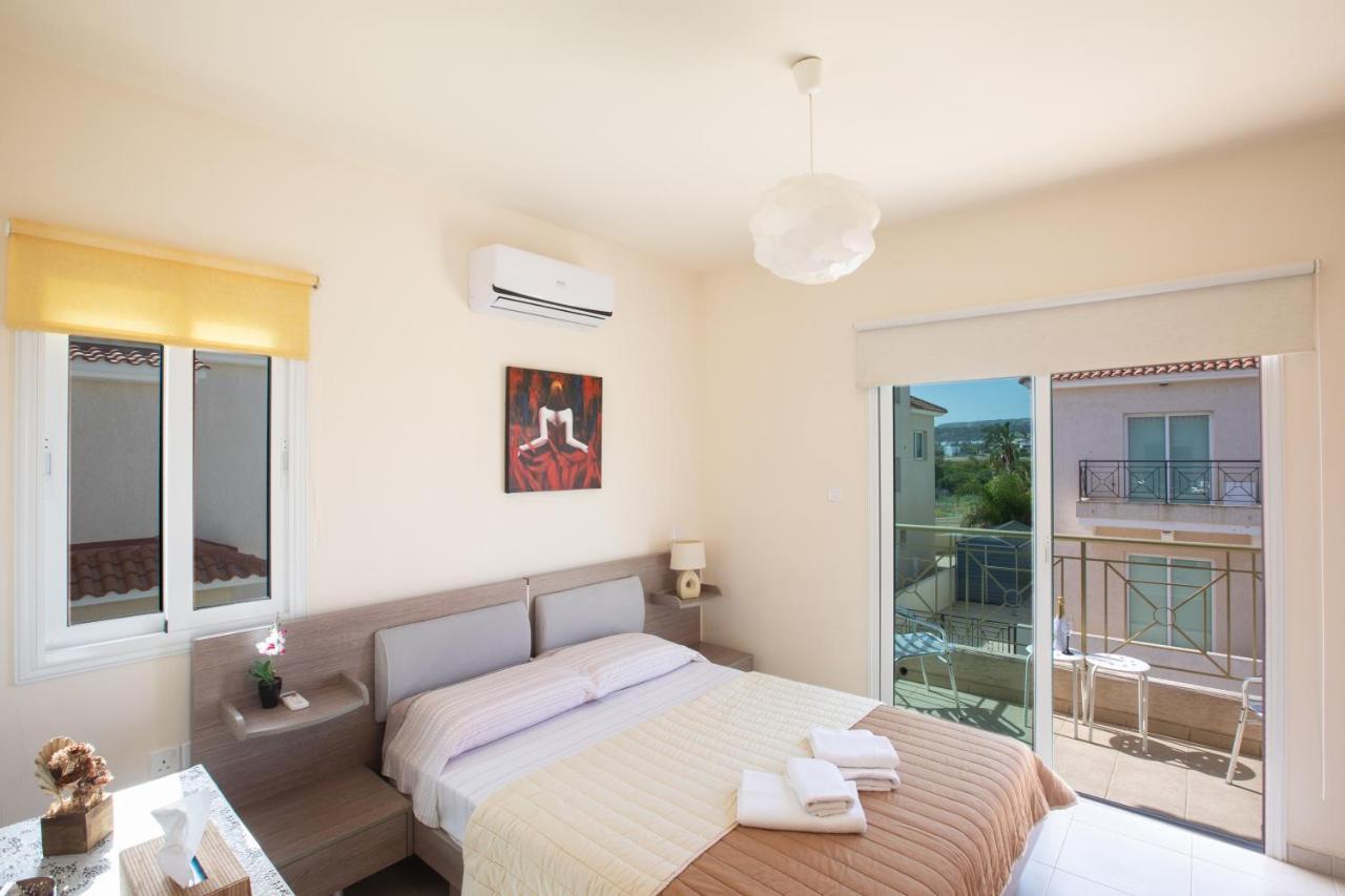 George'S Lux Villa Protaras Bagian luar foto
