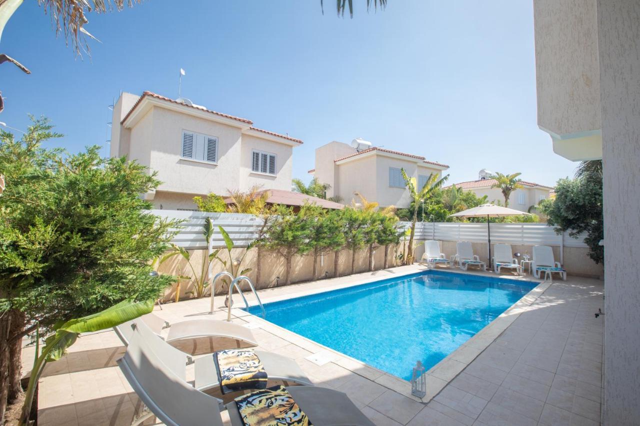 George'S Lux Villa Protaras Bagian luar foto