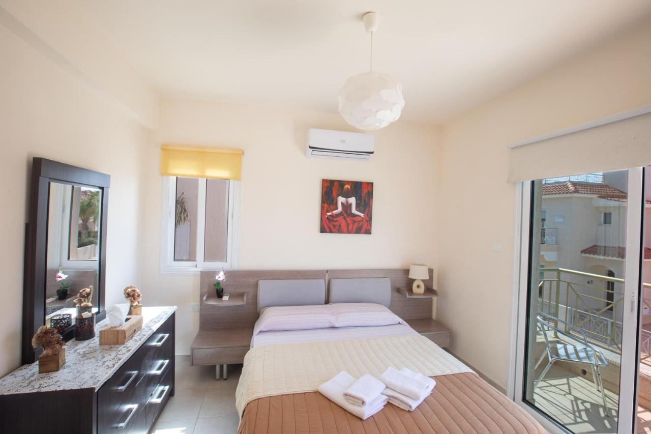 George'S Lux Villa Protaras Bagian luar foto