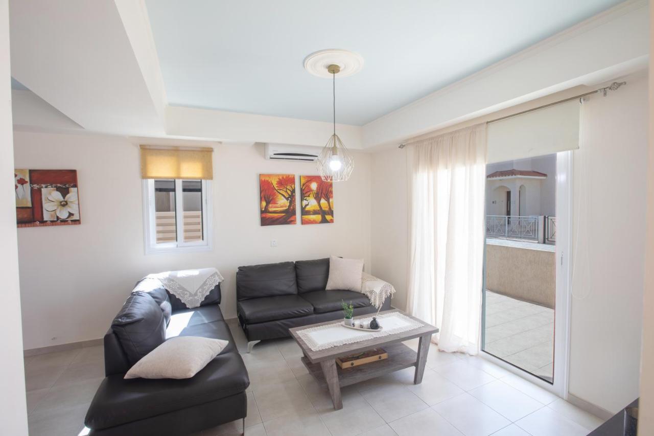 George'S Lux Villa Protaras Bagian luar foto