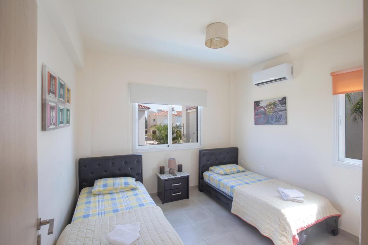 George'S Lux Villa Protaras Bagian luar foto